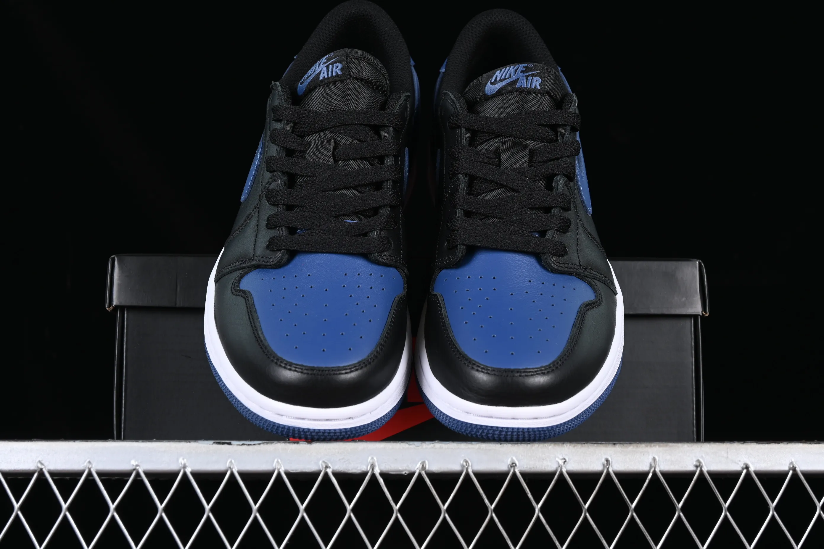 All categories Air Jordan Jordan series basketball shoes Air Jordan 1 Low G version pure original Air Jordan 1 Low OG AJ1 Joe 1 customized version black and blue full head layer low-top basketball shoes CZ0775-041